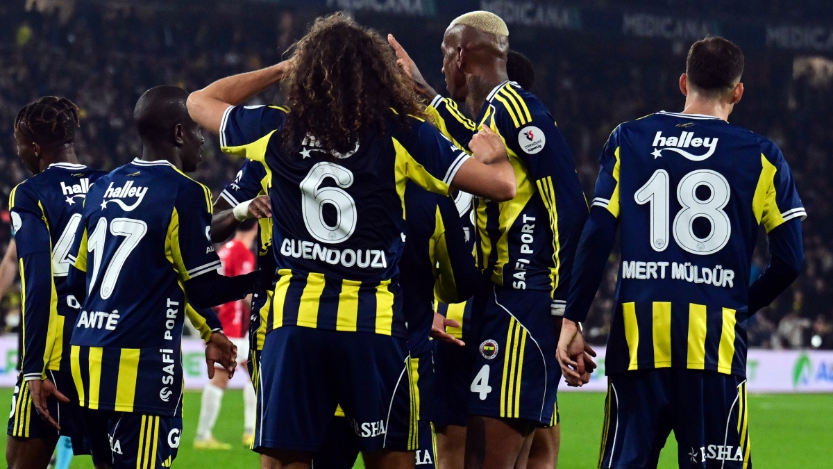 Fenerbah�e'de tam 6 isim kart s�n�r�nda!