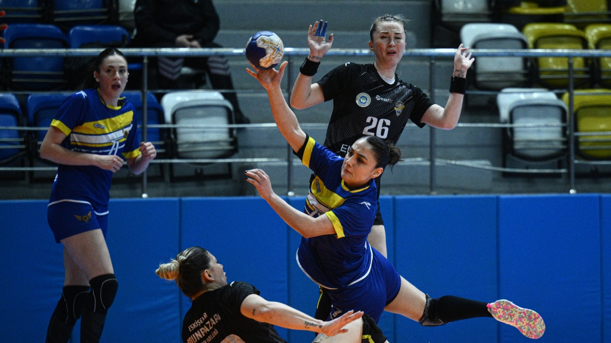 Odunpazar�, deplasmanda Yenimahalle Belediyespor'u ma�lup etti