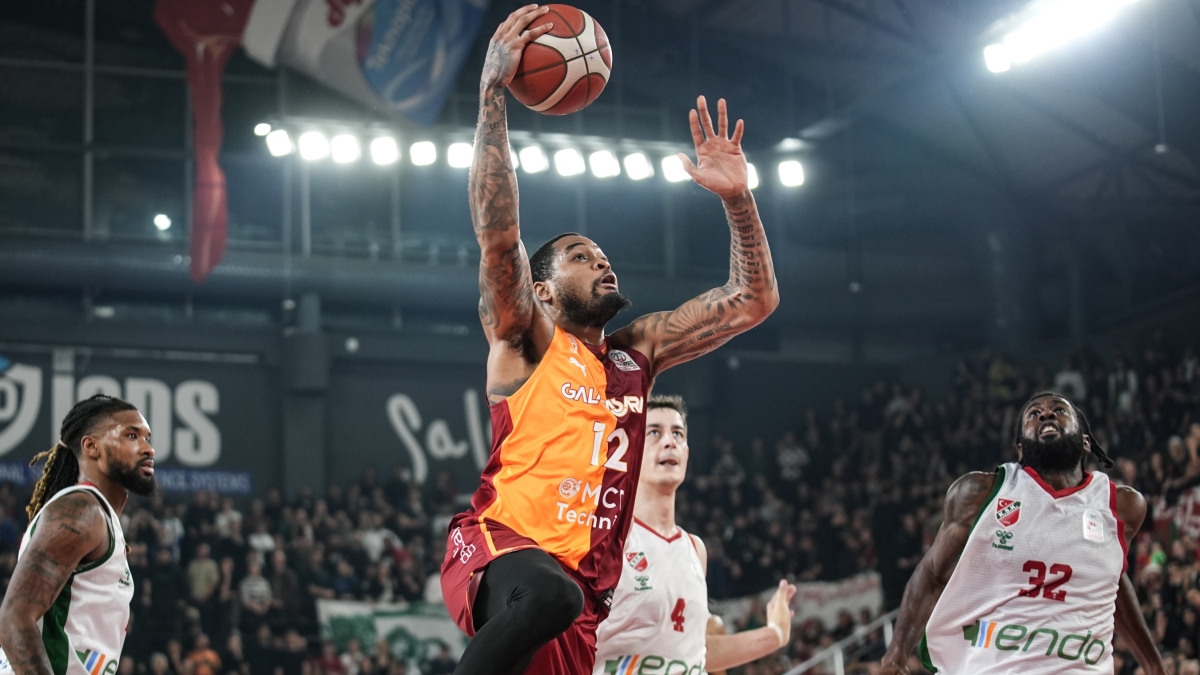 Galatasaray, olayl� Kar��yaka deplasman�nda kazand�!