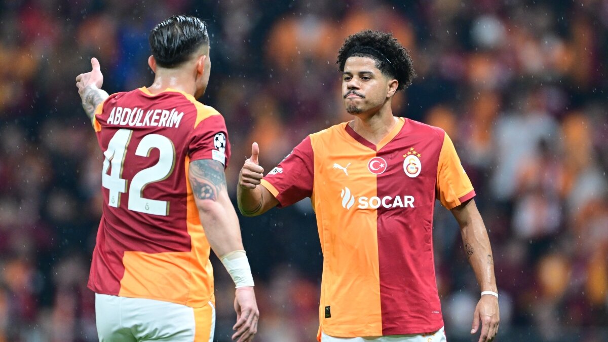 Galatasaray'da derbi i�in kart uyar�s�