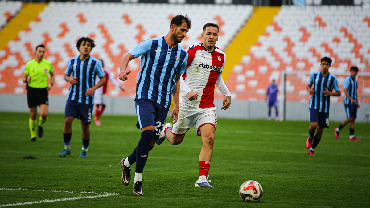 Sivasspor, Adana Demirspor'a son anlarda tak�ld�!