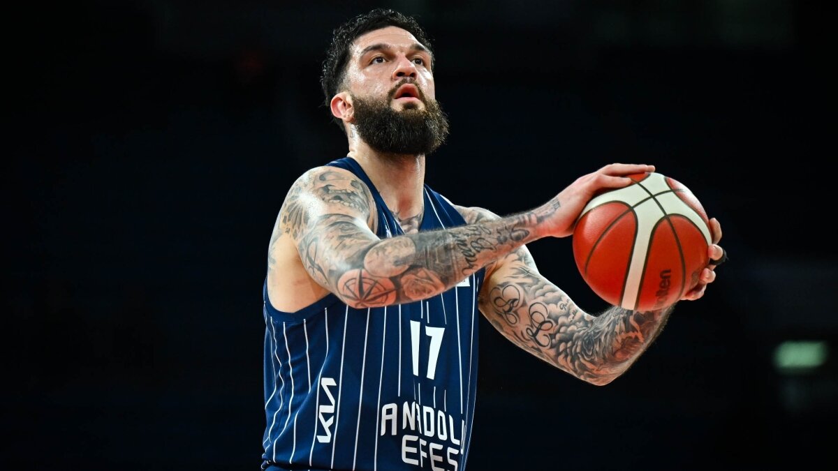 Anadolu Efes'in pivotu Vincent Poirier'den Final Four tahmini!