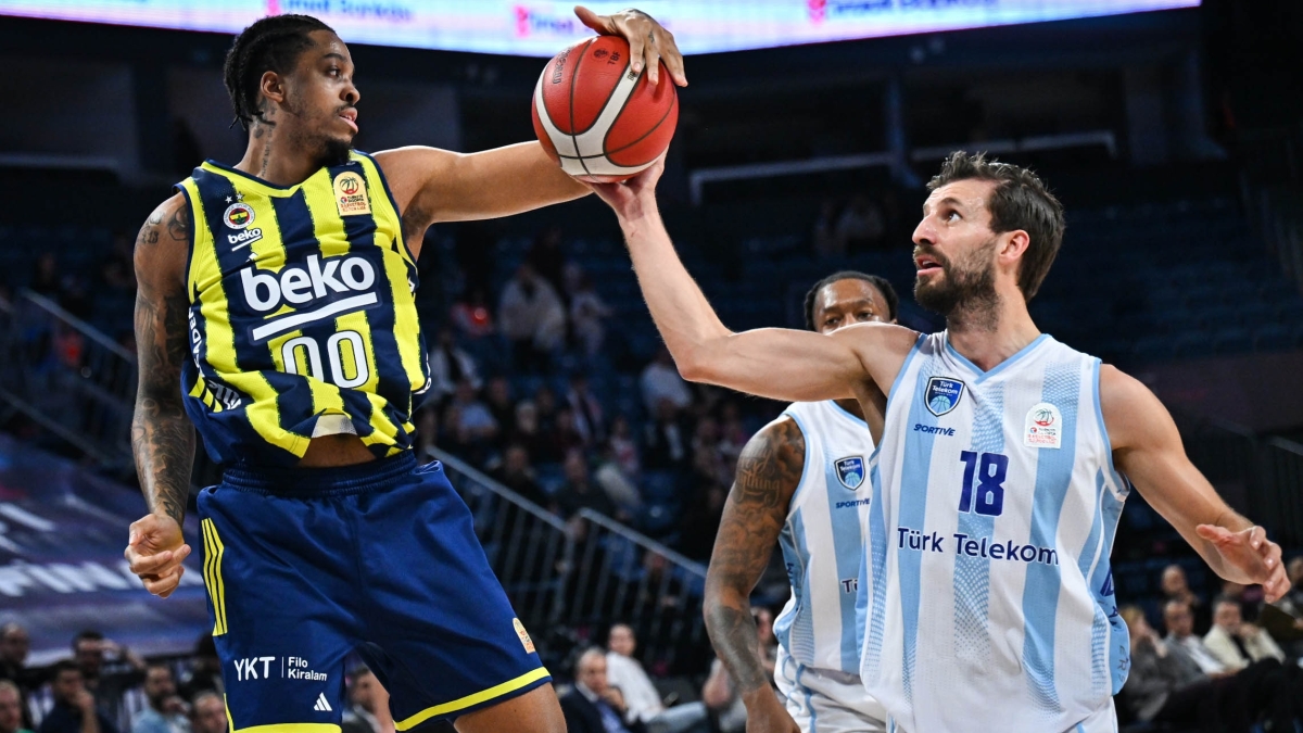 Fenerbah�e Beko, kupada finale y�kselerek Be�ikta� GA�N'in rakibi oldu