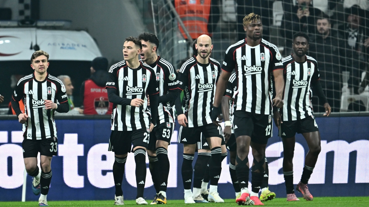 Yenilmezlik serisi 12 ma�a ��kt�!