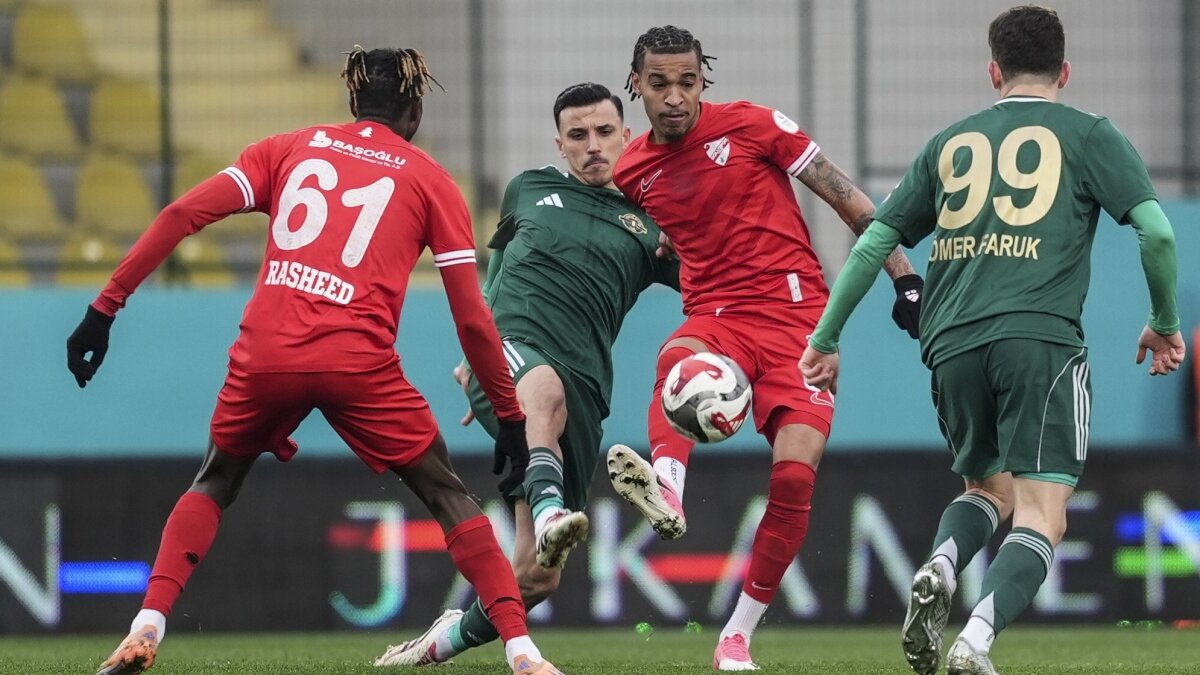 Esenler Erokspor, zirve yar���nda hata yapmad�!