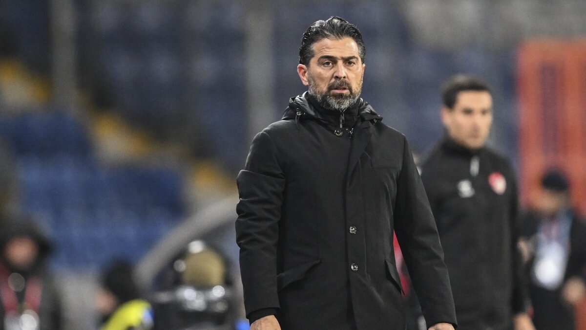 �lhan Palut: 'VAR odas�ndan ma� y�netiyor, �n�n� a��n!'