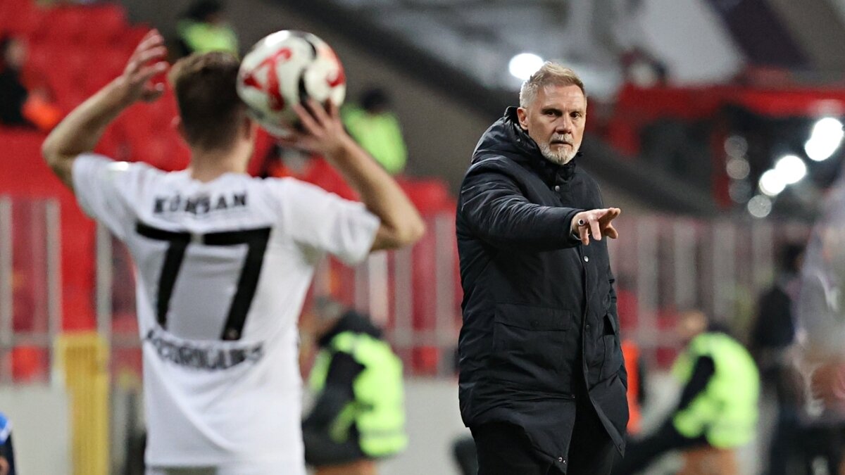 Thorsten Fink: 'Kadroda olan oyuncularla sistemi �ekillendiriyoruz'