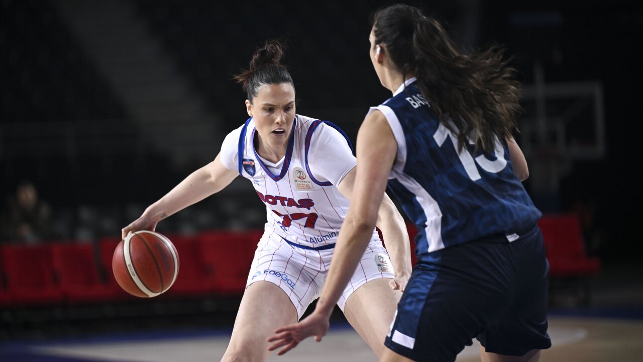 Emlak Konut yar� finalde!