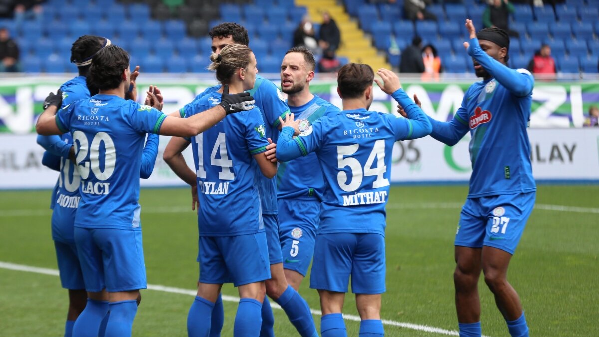 �aykur Rizespor, ilk yar�da buldu�u golle Antalyaspor'u devirdi!