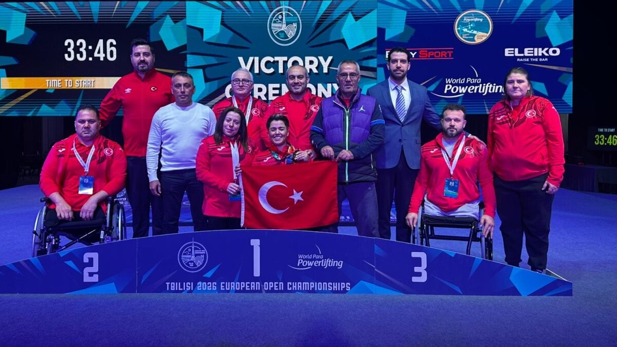 Milli para halterci Besra Duman'dan 1 alt�n, 1 bronz madalya