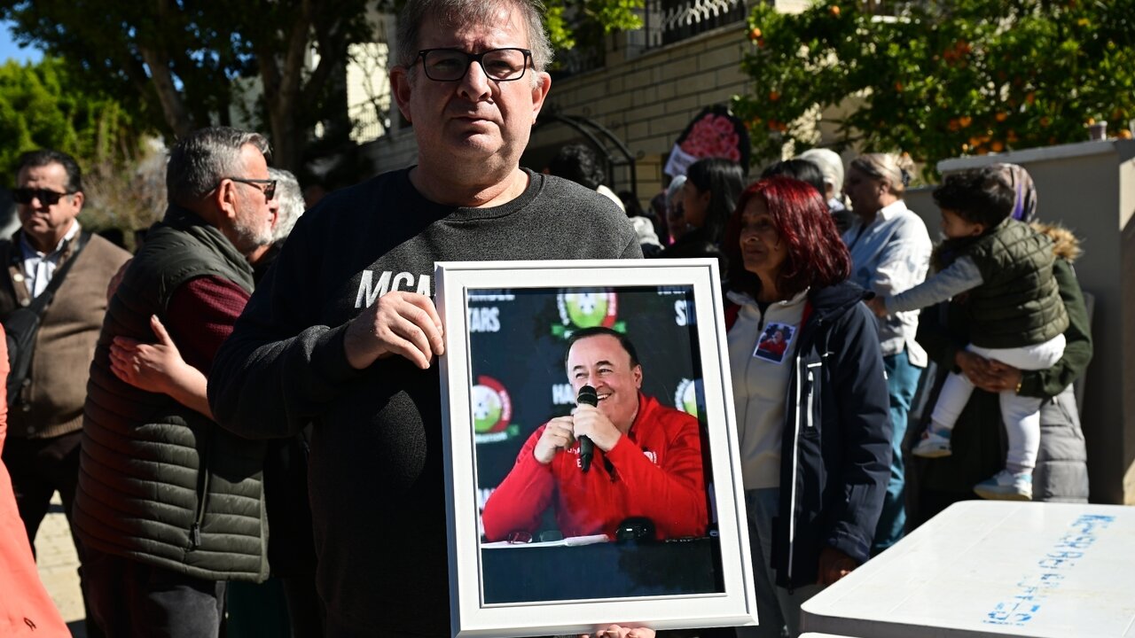 Engin F�rat'�n cenazesi memleketinde topra�a verildi