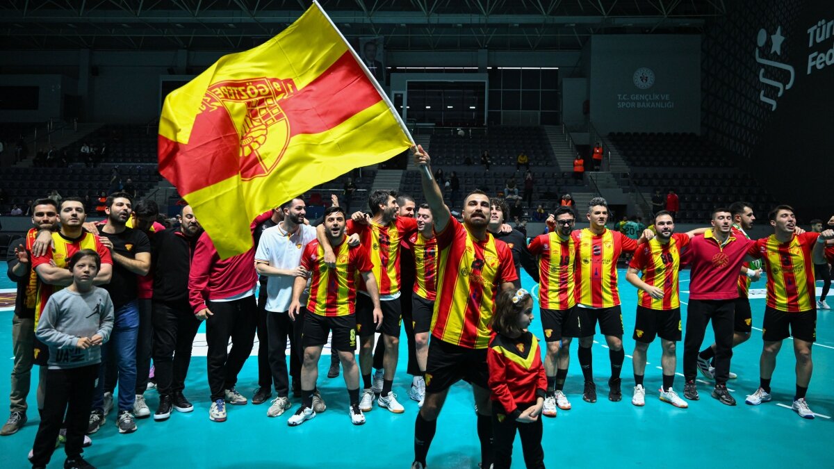 G�ztepe Erkek Hentbol Tak�m�, S�per Lig'e y�kseldi