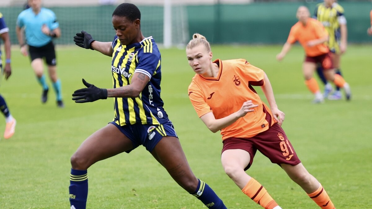 Fenerbah�e Arsavev, uzatmalarda puan� kurtard�!