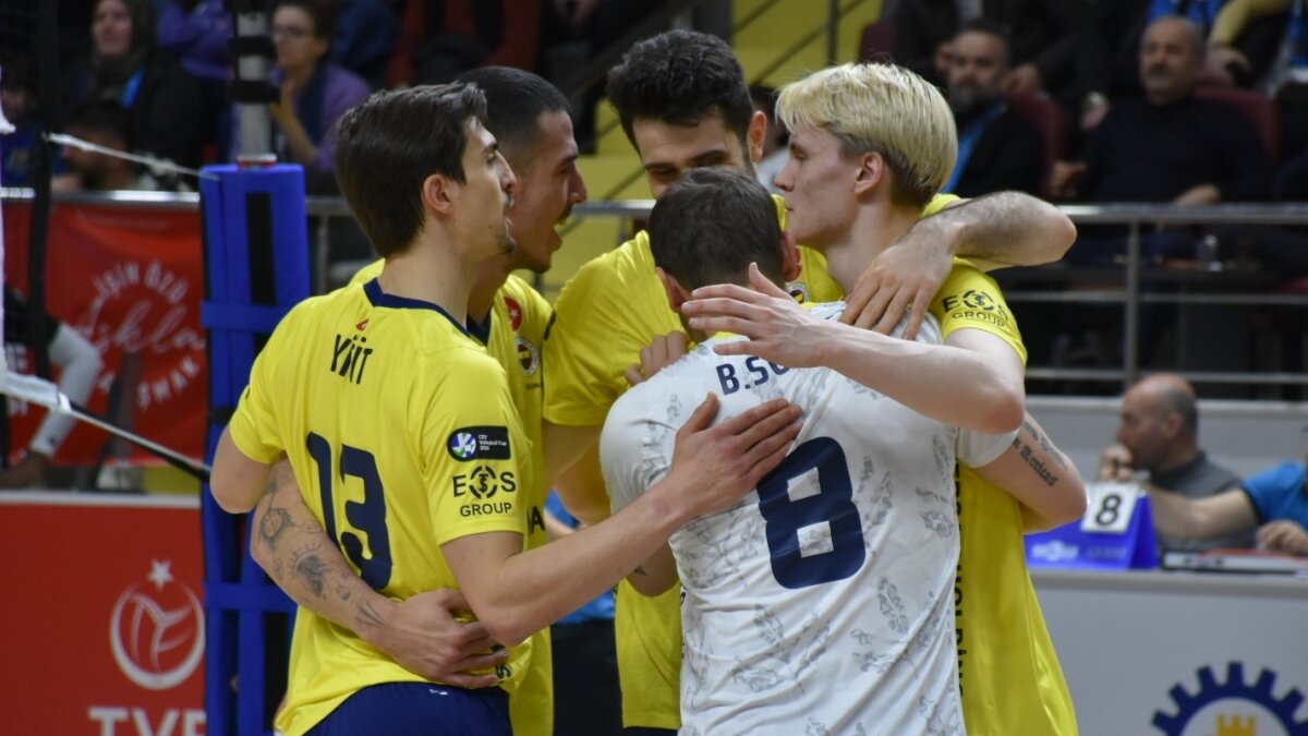 Fenerbah�e Medicana deplasmanda set vermeden kazand�!