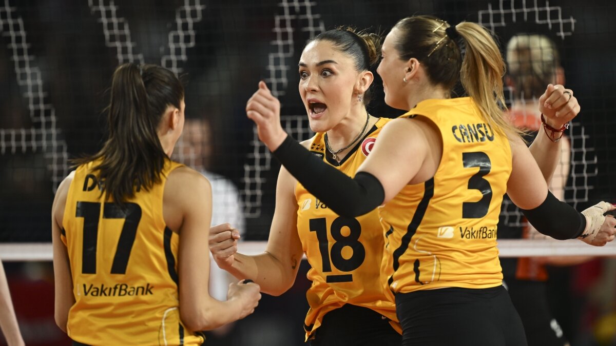 Vak�fBank, Eczac�ba��'n� devirdi! Finalde Fenerbah�e'nin rakibi oldu!