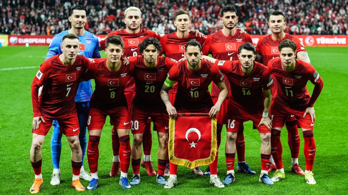 Milli Tak�m'daki grupla�ma iddialar�na saha i�inde yan�t