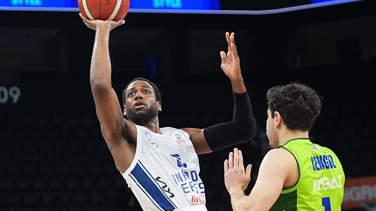 Anadolu Efes, Partizan'� a��rl�yor
