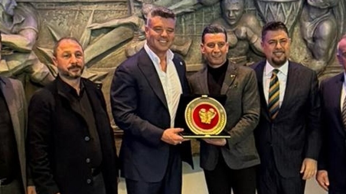 Boks Federasyonu Ba�kan� Hekimo�lu'ndan Saran'a ziyaret!