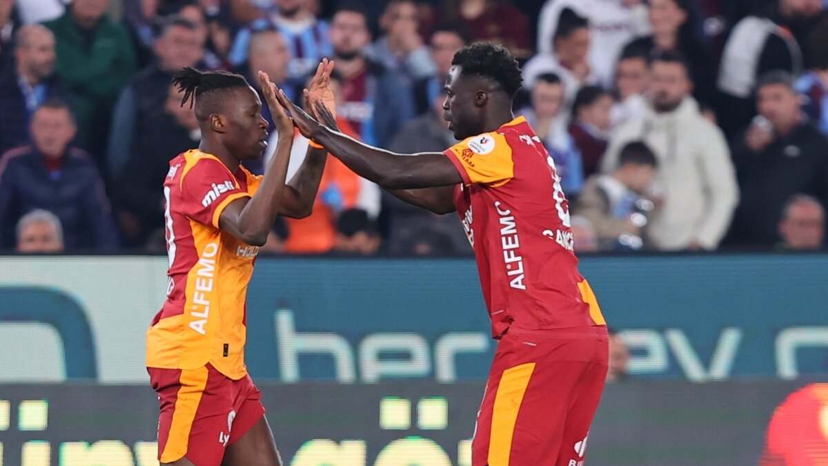 Galatasaray'da sa� bek ele�tirisi!