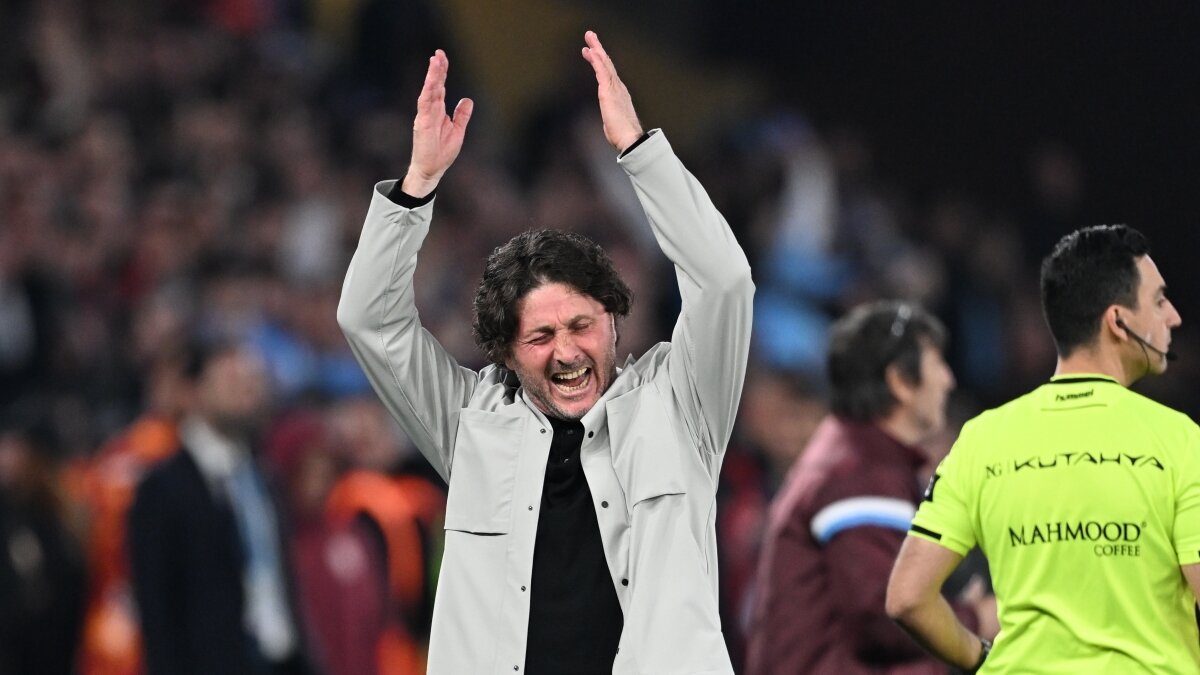 Fatih Tekke: 'Al�nlar�n�zdan �p�yorum'