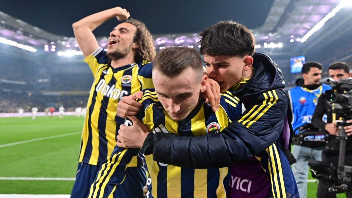 Fenerbah�e'de 2013-14 havas�! 64 goll�k katk�