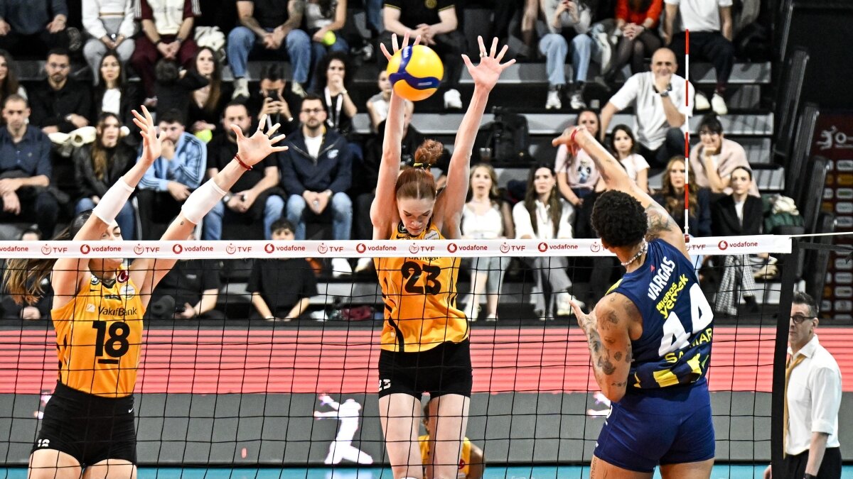 Fenerbah�e, Vak�fBank kar��s�nda seriyi e�itledi!