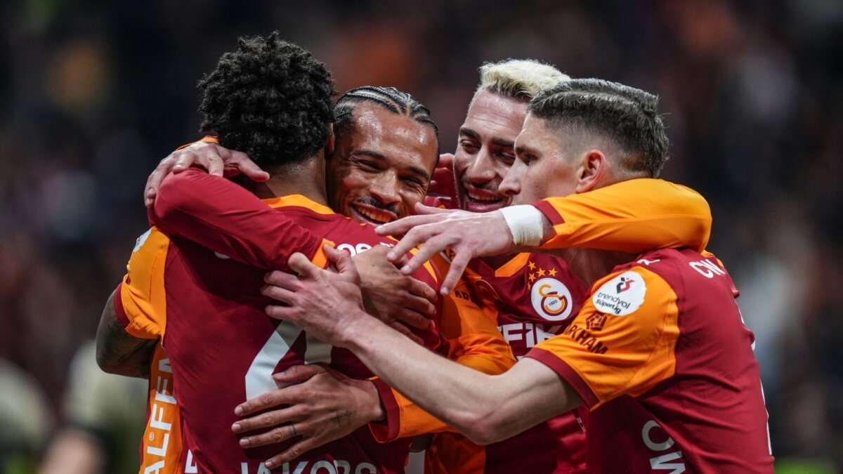 Galatasaray'da yeni slogan: 'Yapt�k, yine yapar�z'