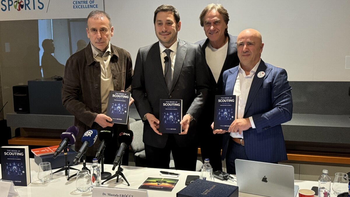 Okan Buruk i�in transfer itiraf�: 'Atalanta'dan ayr�ld�, ak�am�na ald�k'