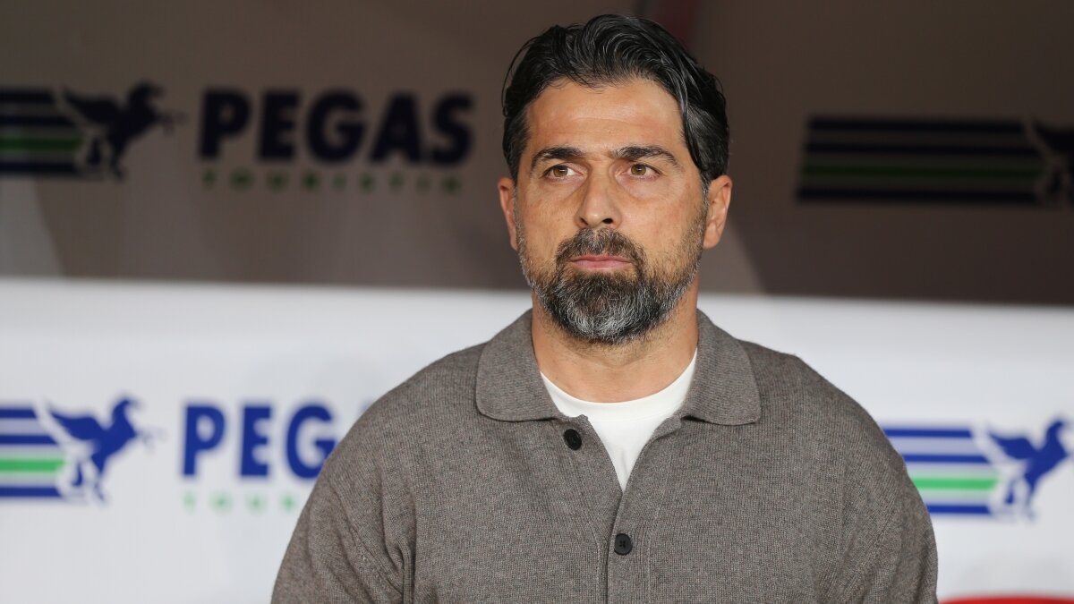 �lhan Palut: 'Fenerbah�e �etin bir �ampiyonluk yar��� i�inde'