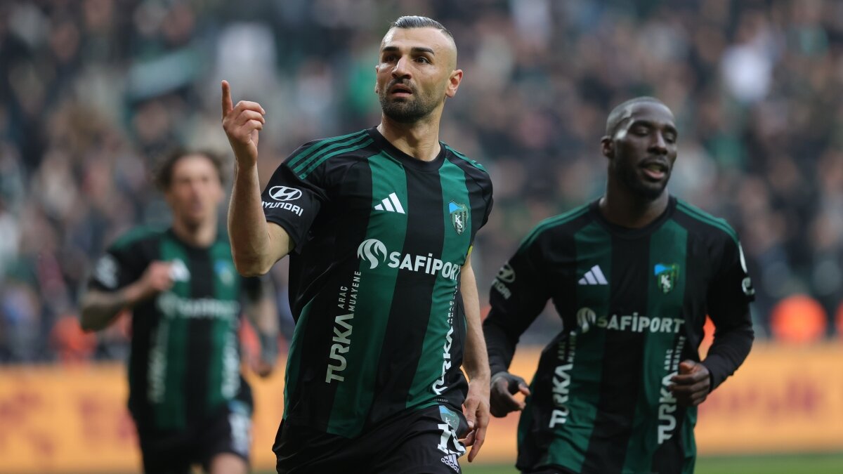 Serdar Dursun'un minik taraftara yapt��� jest g�ndem oldu