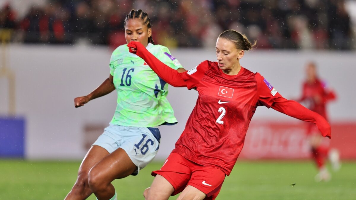 Kad�n Milliler, ad�m ad�m D�nya Kupas�'na