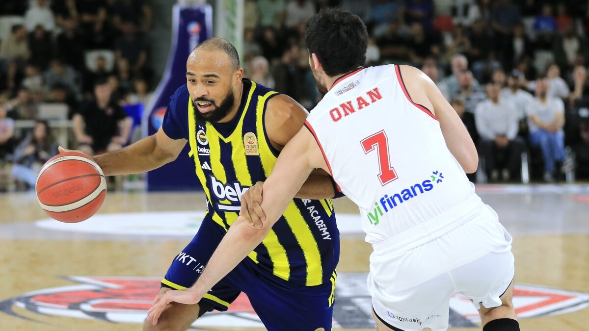 Fenerbah�e Beko, Manisa Basket deplasman�nda hata yapmad�!