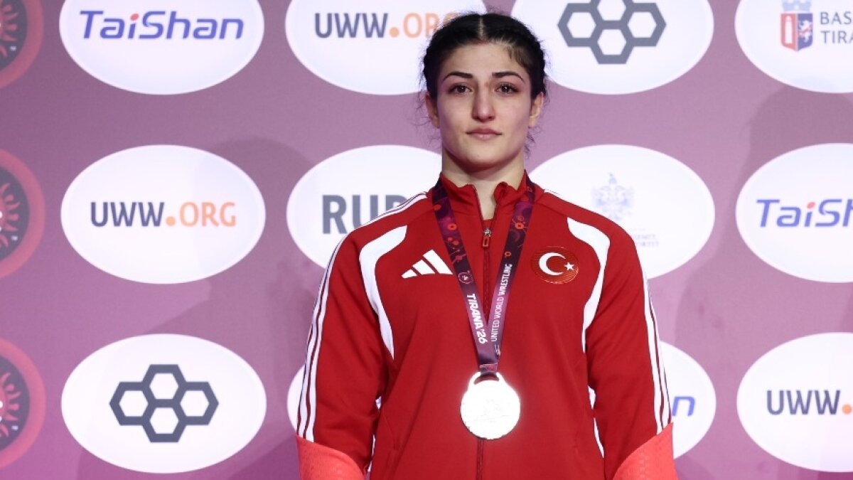 Milli g�re��i Elvira S�leyman Kamalo�lu'ndan g�m�� madalya!