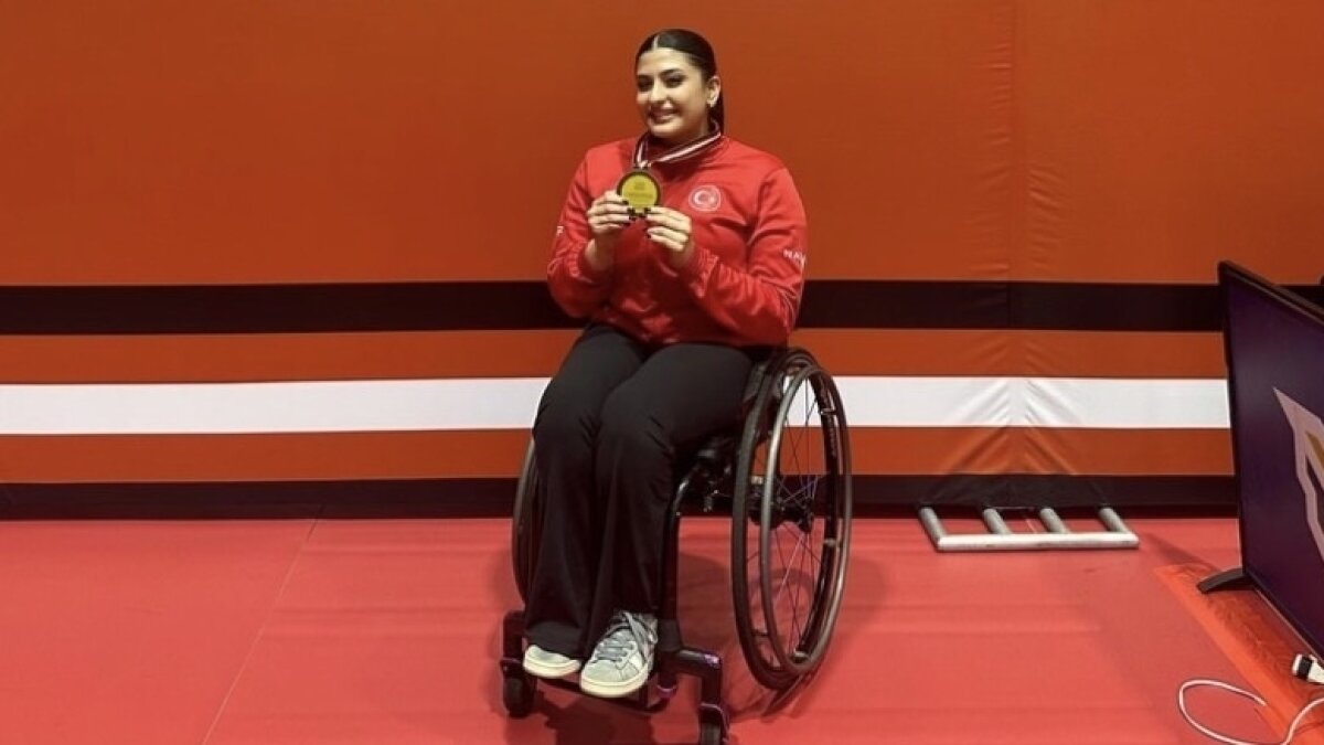 Milli para masa tenis�i �rem Oluk'tan alt�n madalya