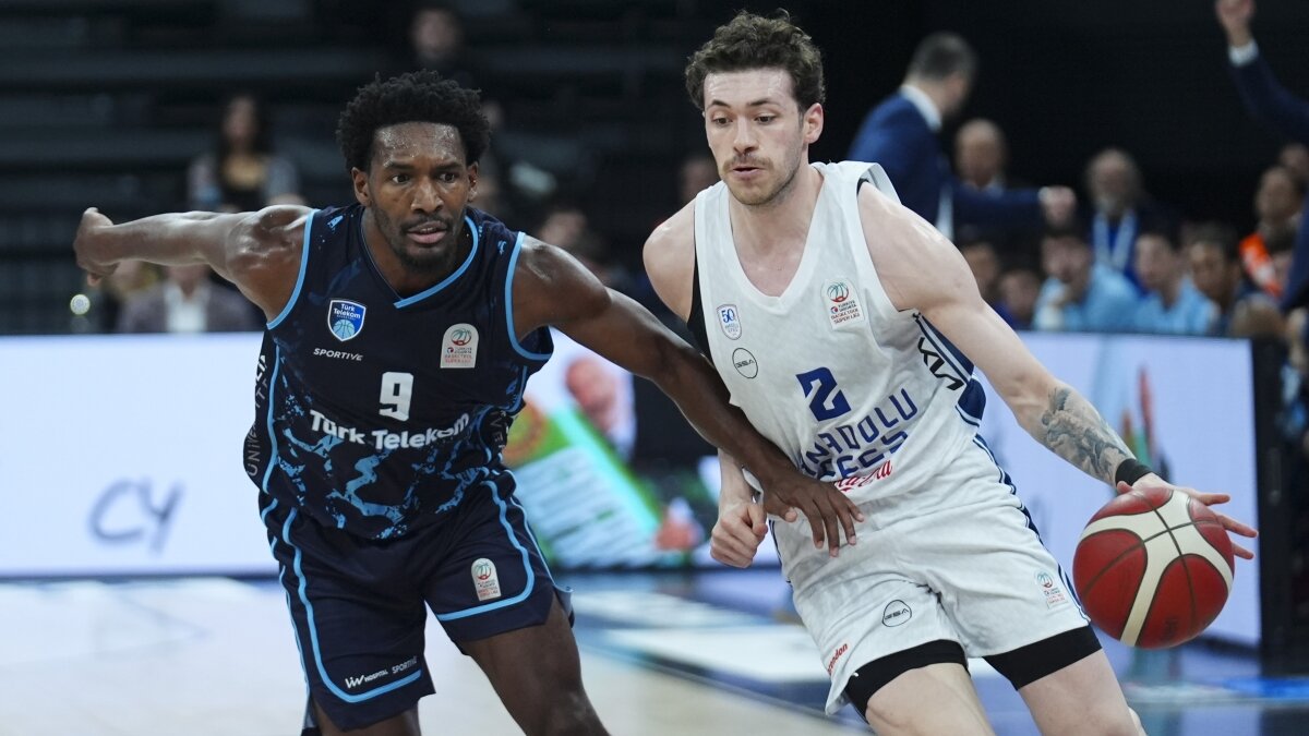 Anadolu Efes, evinde hata yapmad�