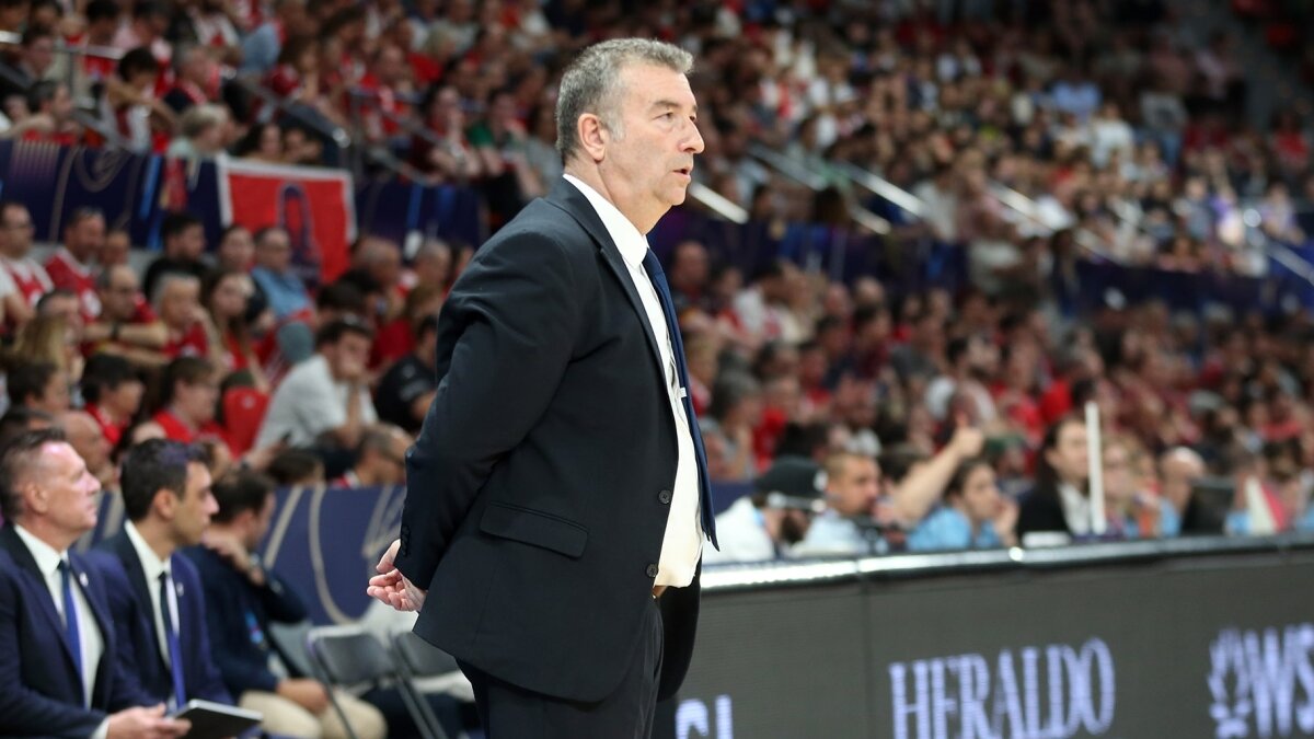 Ba�antren�r Miguel Mendez'den tarihi ba�ar�!