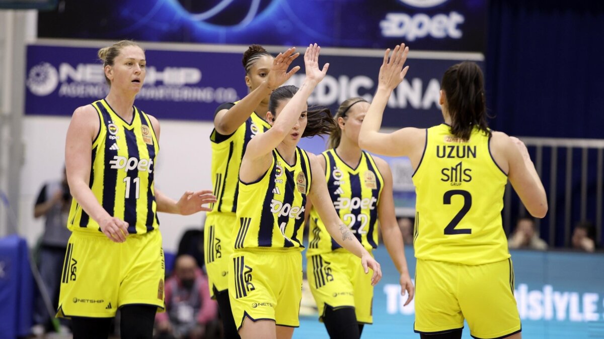 Fenerbah�e Opet final i�in sahnede!