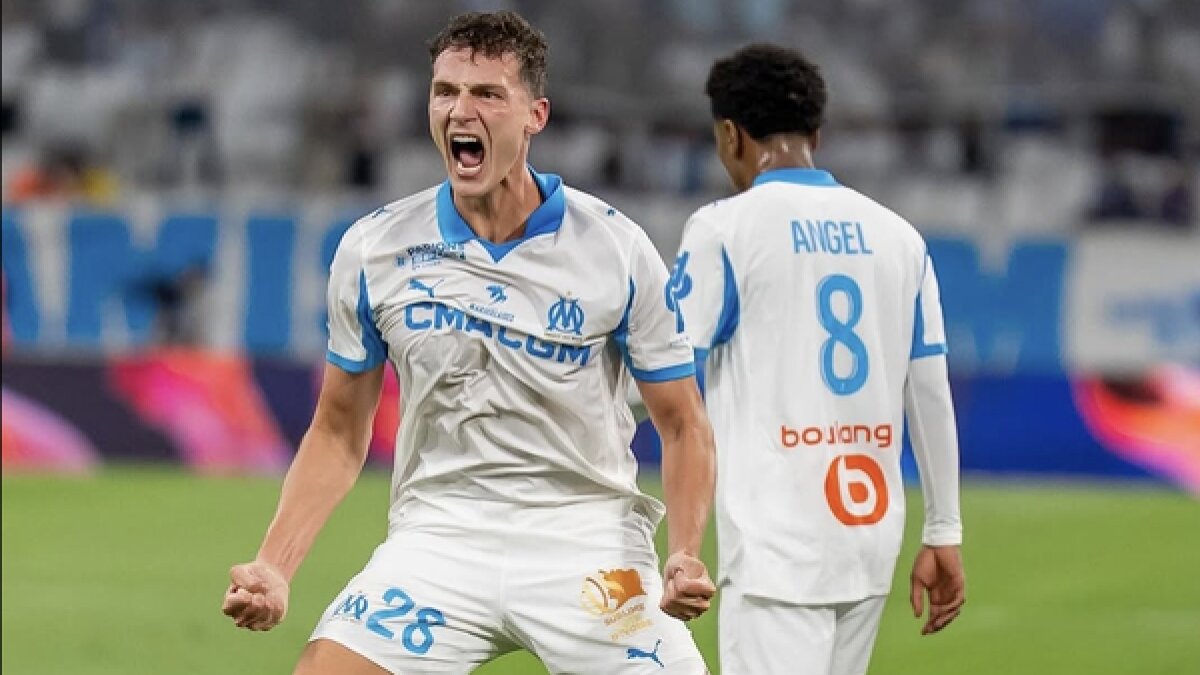 Pavard i�in transfer derbisi! Galatasaray - Fenerbah�e