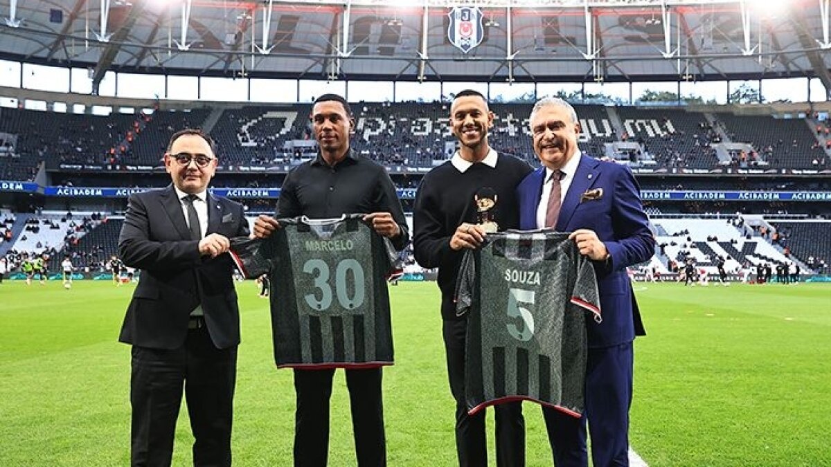 Be�ikta�'tan eski futbolcular�na forma jesti!