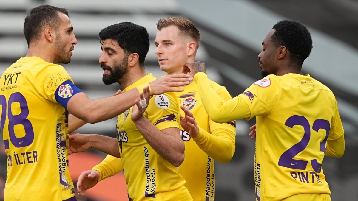 Umut Bozok: 'T�rk futbolunda bir �eyler oluyor!'