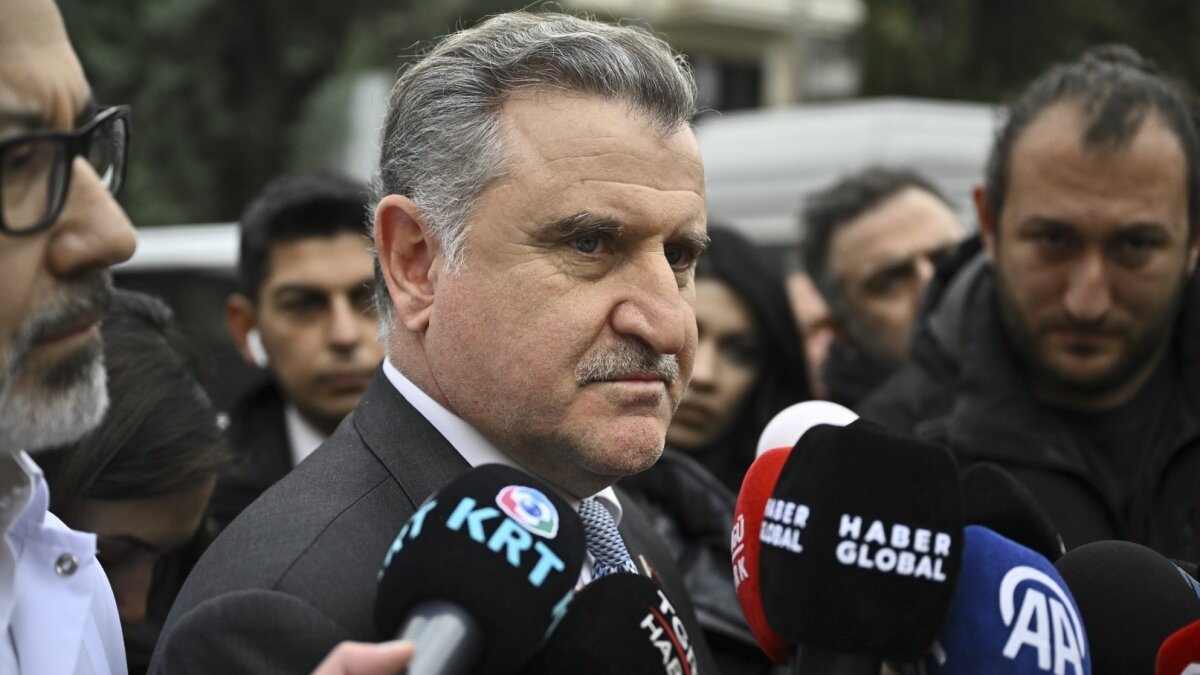 Gen�lik ve Spor Bakan� Bak: 'Milli Tak�m'a y�rekten inan�yoruz'