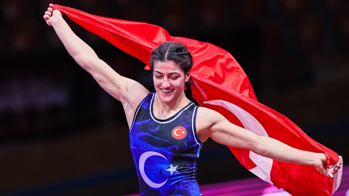 Milli g�re��i Elvira S�leyman Kamalo�lu'ndan g�m�� madalya!