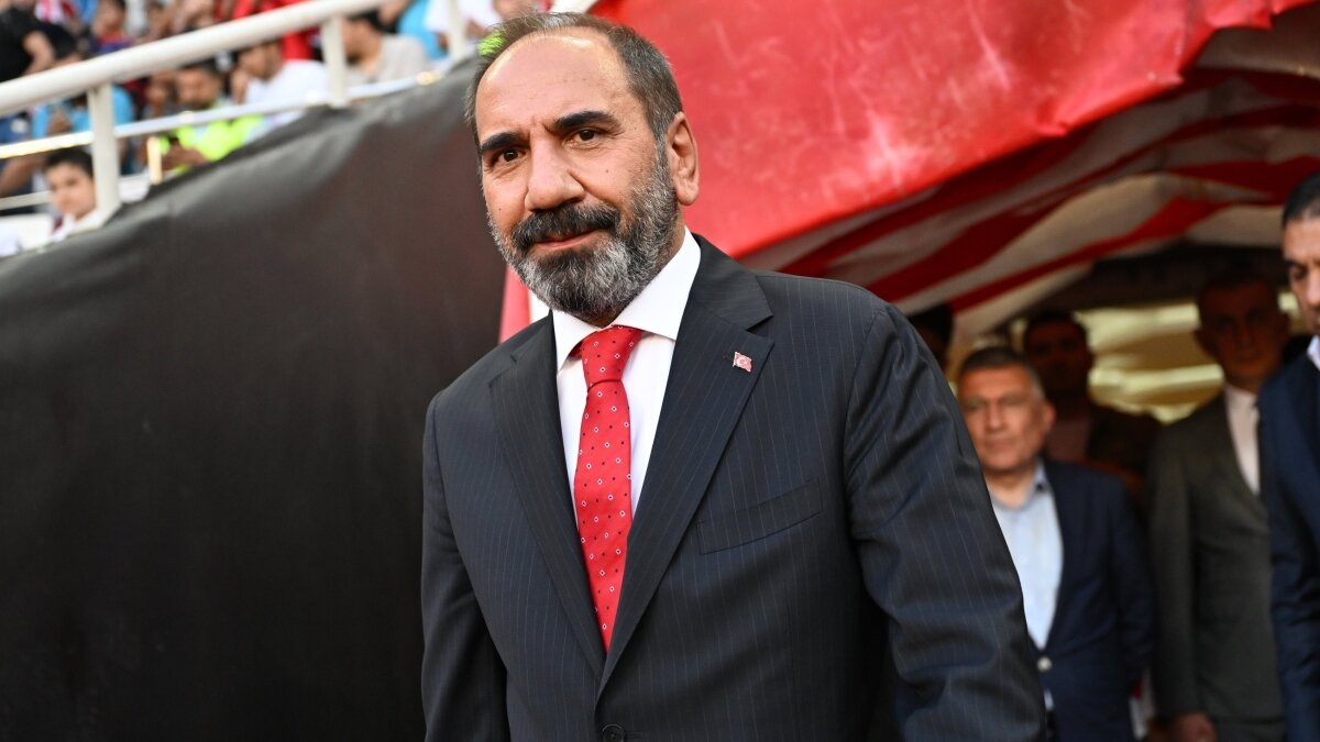 Mecnun Otyakmaz: 'Milli Tak�m�m�za �ok g�veniyoruz'