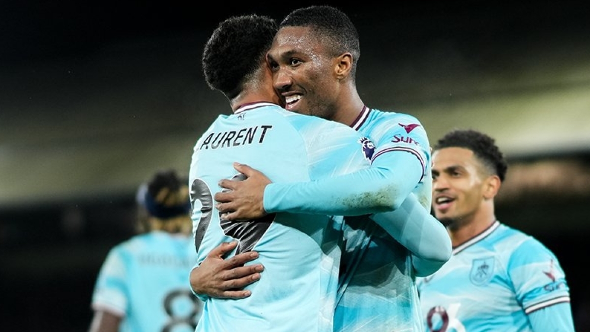 Burnley geriden geldi, 16 ma�l�k hasreti bitirdi