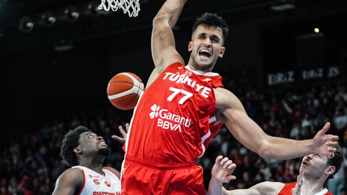 Golden State Warriors, �mer Faruk Yurtseven ile s�zle�me imzalad�