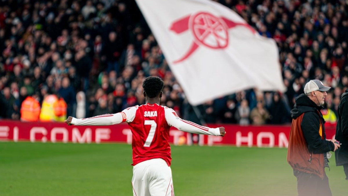 Bukayo Saka'dan rekor s�zle�me!