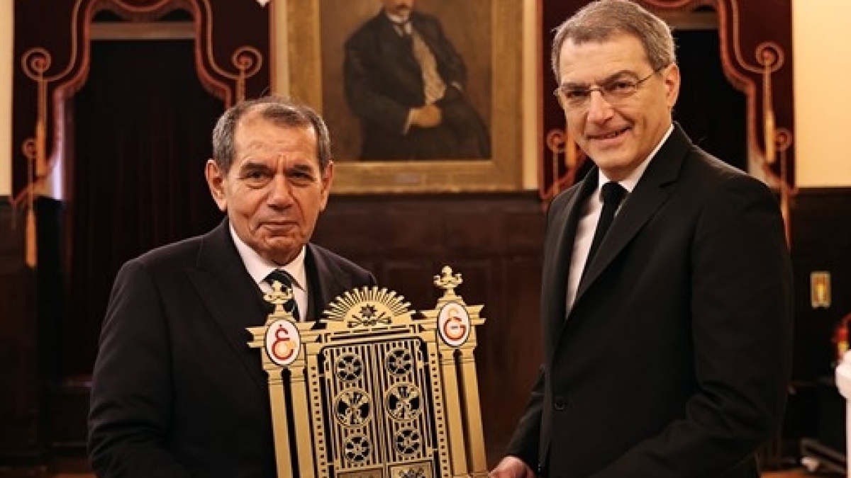 Galatasaray ve Juventus'tan dostluk mesaj�!