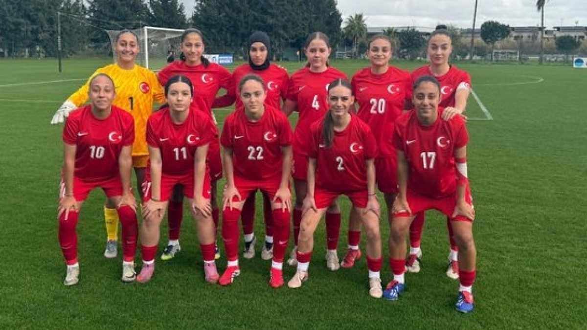 Gen� k�zlar�m�z K�rg�zistan'a gol oldu ya�d�