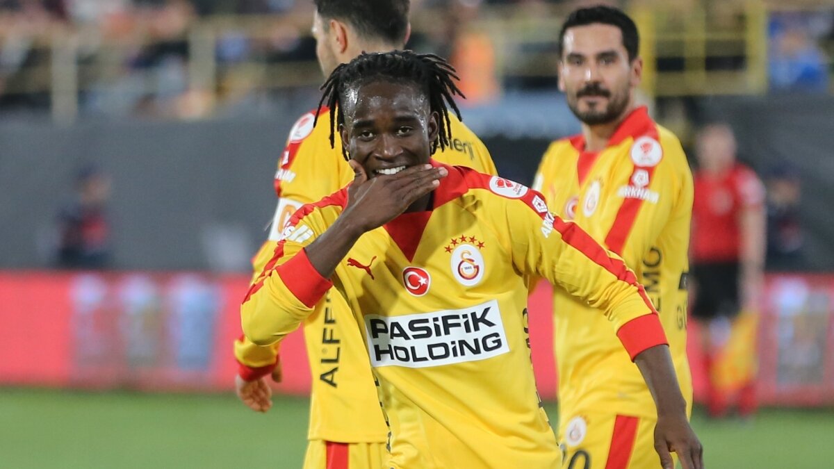 Renato Nhaga'dan Be�ikta� a��klamas�