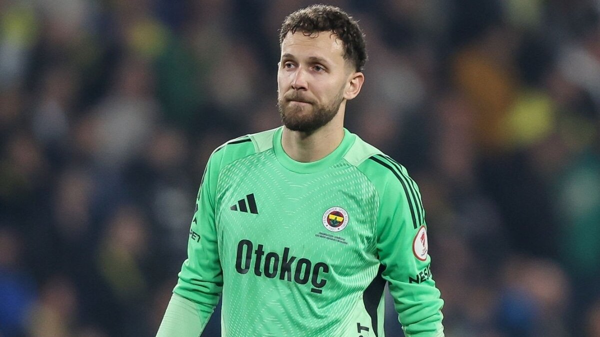 Fenerbah�e'de yeni s�zle�me karar�: Tar�k �etin